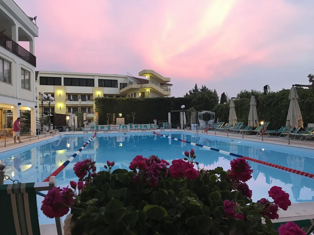 Hotel Parco Delle Rose ซานโจวานนี โรตอนโด ภายนอก รูปภาพ